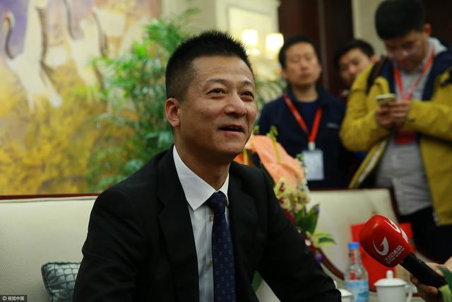 《Cinema Scope》：作为一名色彩大师，张艺谋在《影》中做了一个有趣的实验：他几乎完全不使用色彩